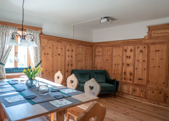 Vakantiehuis Traditionell-modernes Haus In Hoetting Innsbruck